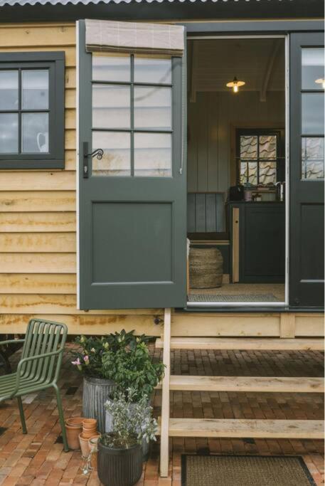 Island Hut - Outdoor Bath Tub, Firepit And Water Equipment Apartment Saltford Exterior photo