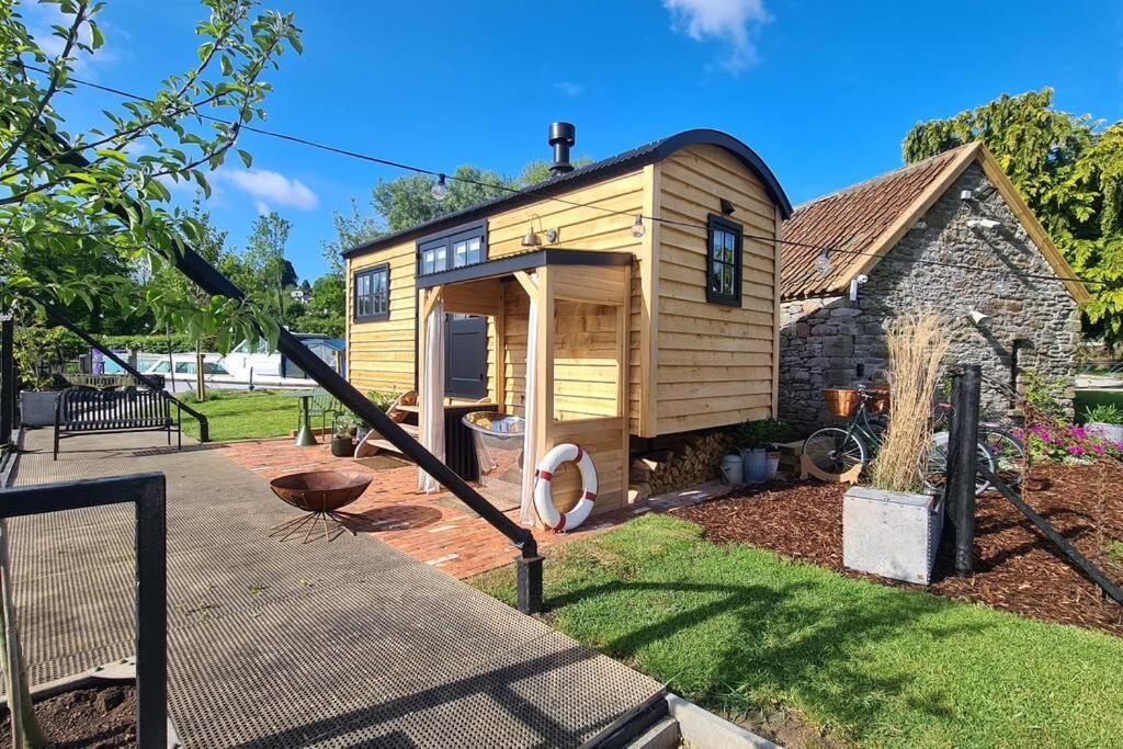 Island Hut - Outdoor Bath Tub, Firepit And Water Equipment Apartment Saltford Exterior photo